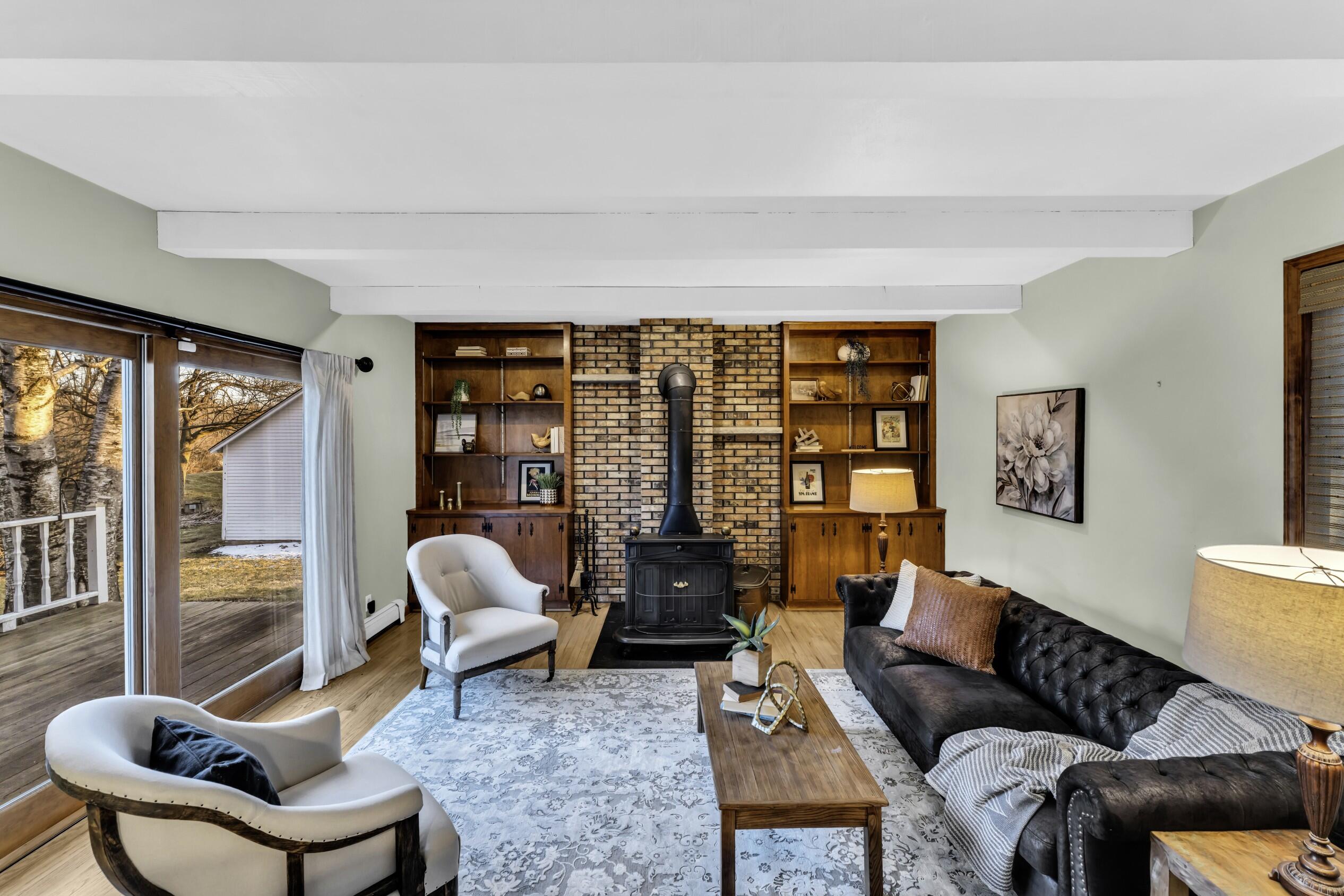 N47W22683 Weyer Road Pewaukee, WI 53072 - Photo 16 of 53 Beautiful Built-Ins!