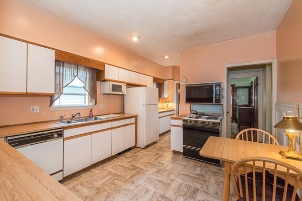 32 Wellington Road Medford, MA 02155 - Photo 8 of 27 Gallery Image 8