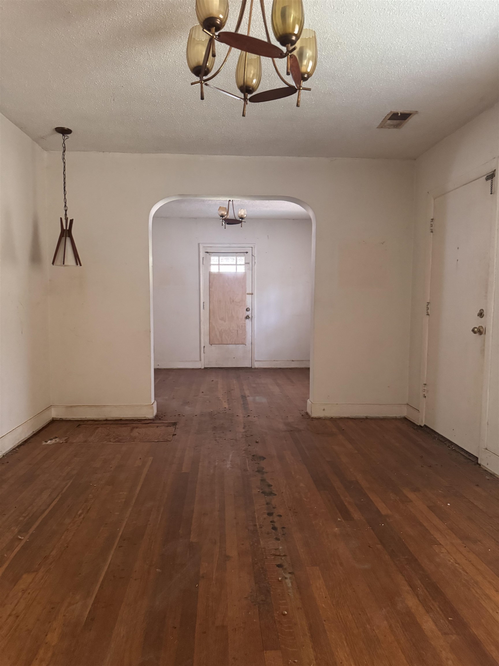 1209 Vaughn Road Memphis, TN 38122 - Photo 11 of 14 a view of empty room with wooden floor