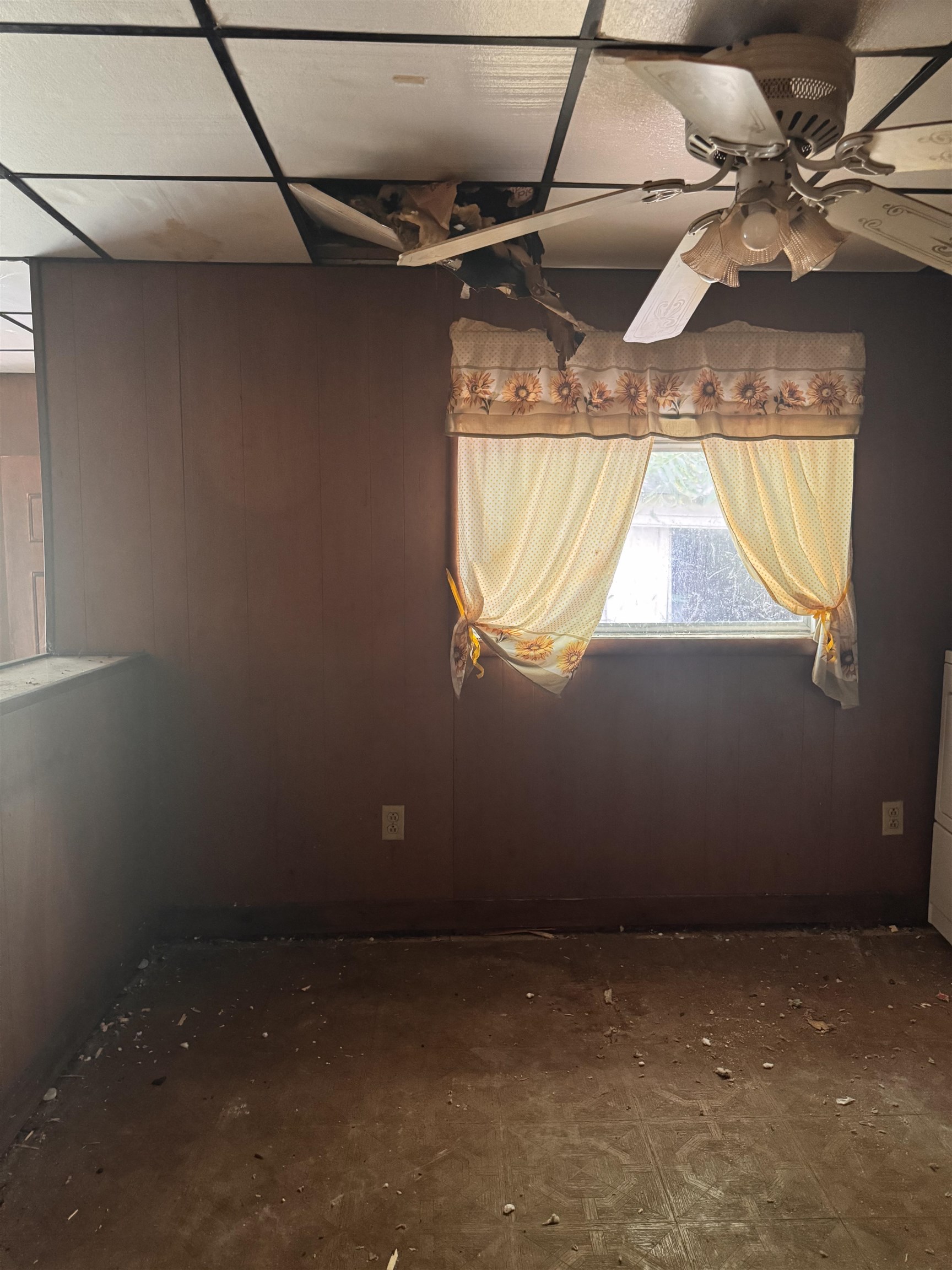 1209 Vaughn Road Memphis, TN 38122 - Photo 13 of 14 a view of a room with window