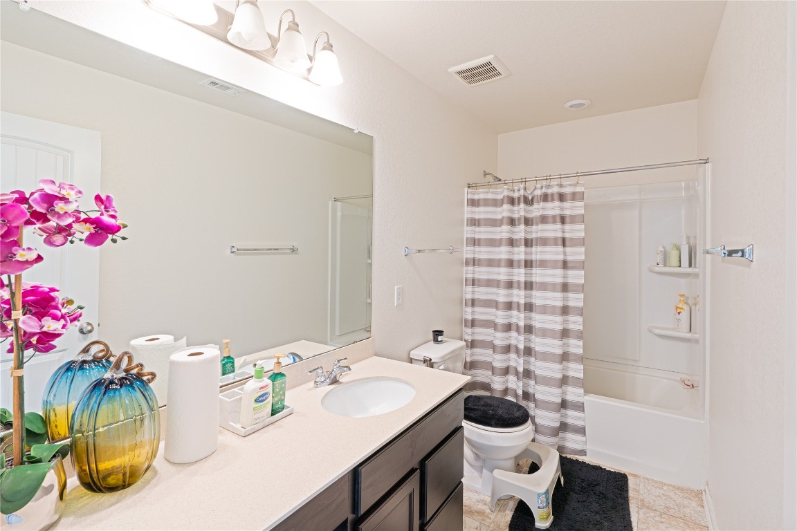 2950 East Old Settlers Boulevard, Unit 3 Round Rock, TX 78665 - Photo 25 of 28 a bathroom with a sink a bath tub and a shower