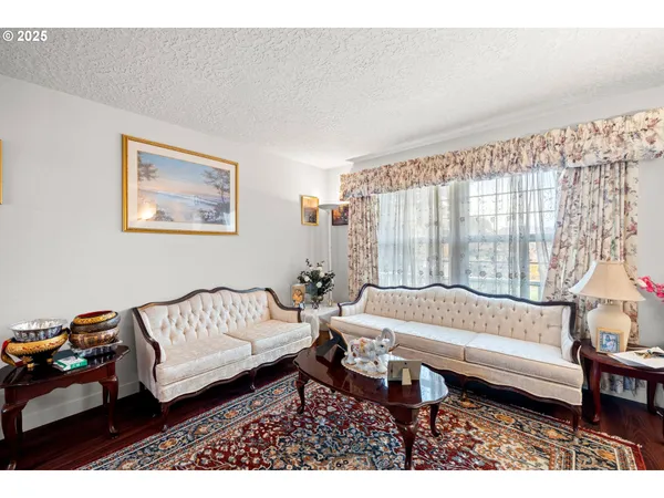 $527,000 | 4235 Southeast Anderegg Loop, Portland, OR 97236