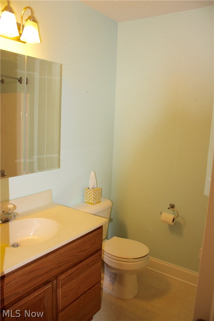 6000 Lake Road West, Unit C323 Ashtabula, OH 44004 - Photo 29 of 32 Full Bath in Hallway