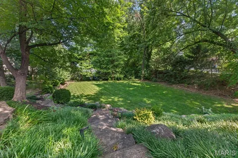 $1,349,000 | 13 Berkshire Drive, St. Louis, MO 63117