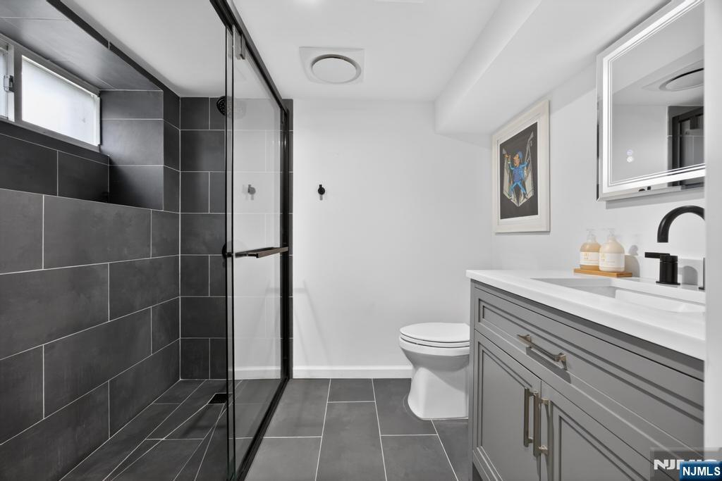 653 Ridgewood Avenue Bloomfield, NJ 07003 - Photo 20 of 27 a bathroom with a sink toilet and shower