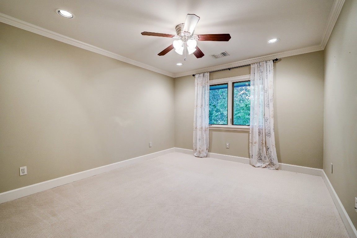 6599 Bayou Glen Road Houston, TX 77057 - Photo 32 of 41 Spacious guest room featuring walk-in closet, large picture window with incredible views, new carpet and recessed lighting.