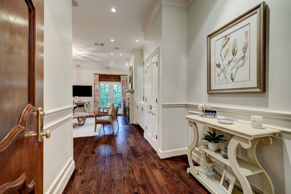 6599 Bayou Glen Road Houston, TX 77057 - Photo 4 of 41 Upon entering, you'll experience the luxury feel of this exceptional property. The condo was taken to the studs with all new plumbing, electrical, new windows, new hardwood flooring, recessed LED lighting and much more!