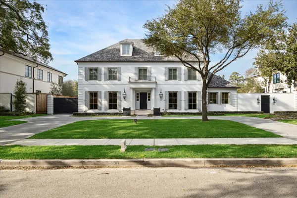 a view of house with a yard