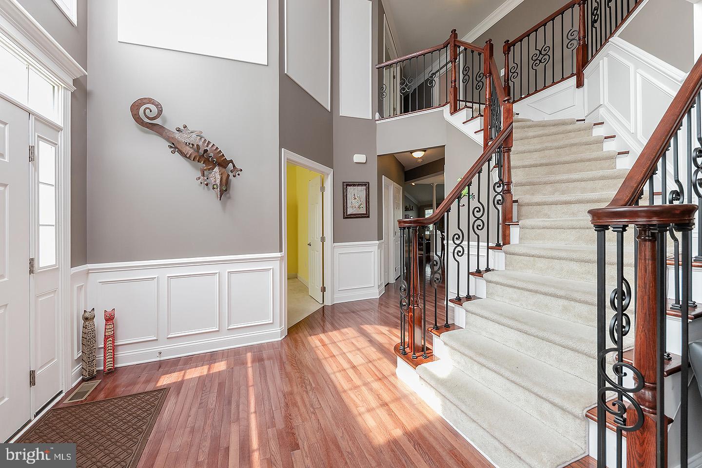 817 Derius Drive Mickleton, NJ 08056 - Photo 2 of 25 Welcoming foyer