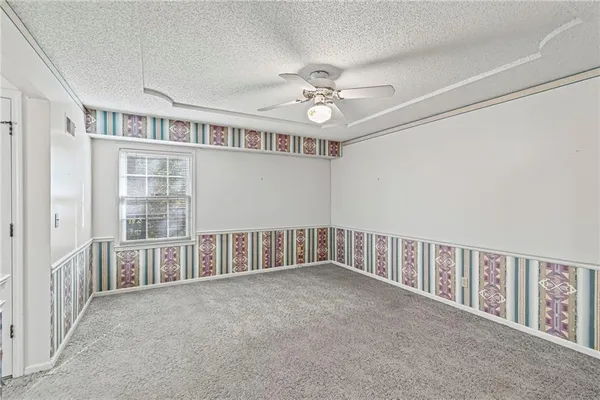$325,000 | 523 Lancelot Drive, Liberty, MO 64068