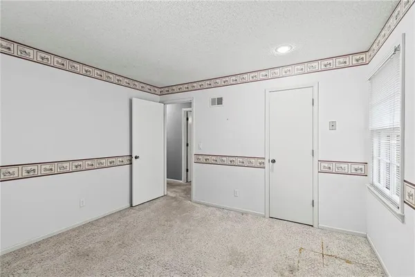 $325,000 | 523 Lancelot Drive, Liberty, MO 64068