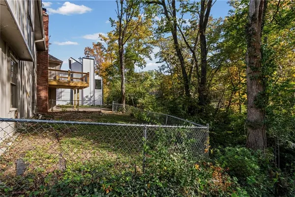 $325,000 | 523 Lancelot Drive, Liberty, MO 64068