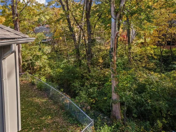 $325,000 | 523 Lancelot Drive, Liberty, MO 64068