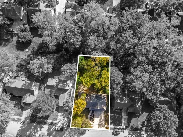 $325,000 | 523 Lancelot Drive, Liberty, MO 64068