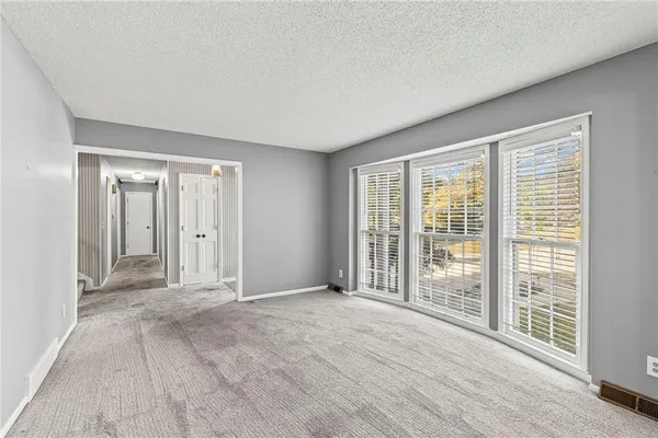 $325,000 | 523 Lancelot Drive, Liberty, MO 64068