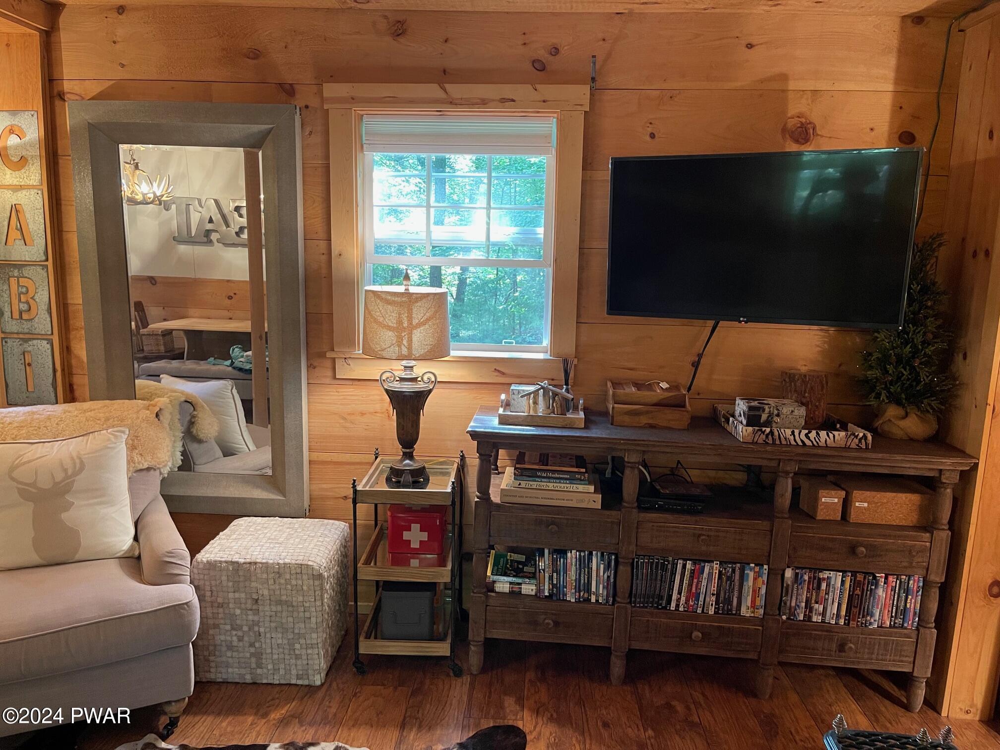 213 Spencer Road Dingmans Ferry, PA 18328 - Photo 9 of 19 Living Room