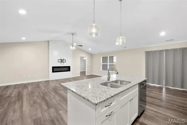 $362,500 | 2001 Serenade Lane, Troy, IL 62294