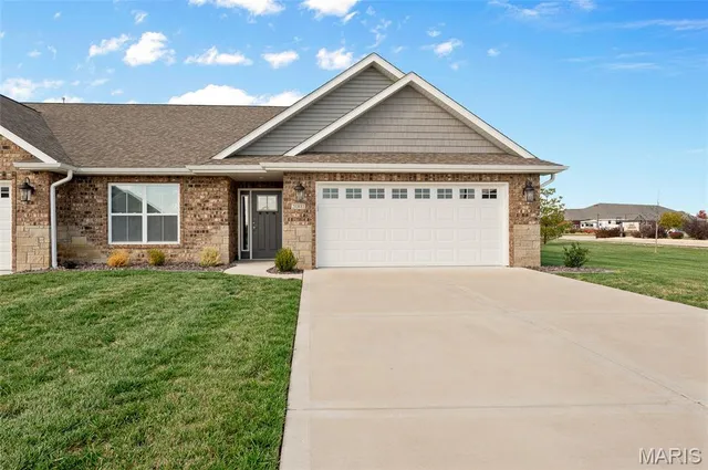 $362,500 | 2001 Serenade Lane, Troy, IL 62294