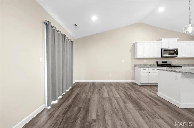 $362,500 | 2001 Serenade Lane, Troy, IL 62294