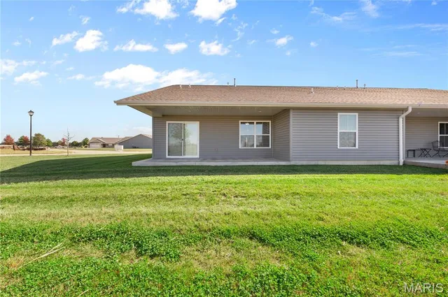 $362,500 | 2001 Serenade Lane, Troy, IL 62294