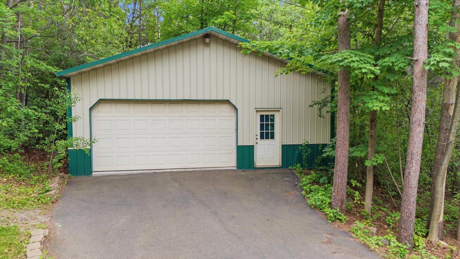 2016 Rice Lake Road Duluth, MN 55811 - Photo 2 of 47