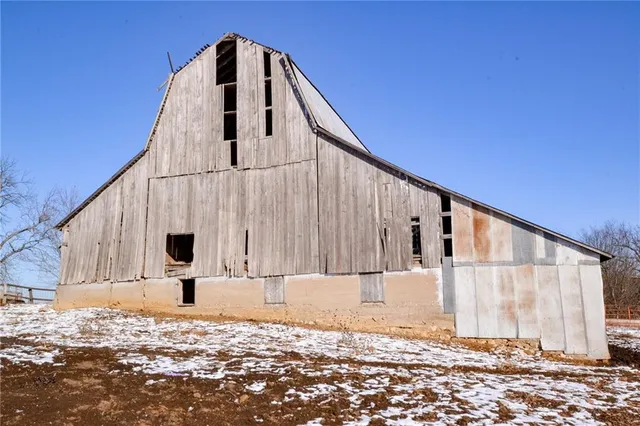 $5,280,000 | 14546 Northeast County Road 5313, Adrian, MO 64720