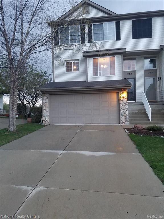 253 Oak Ridge Drive, Unit 44 Pontiac, MI 48341 - Photo 1 of 38