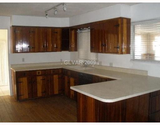4188 Pleasant Road Las Vegas, NV 89108 - Photo 4 of 12 Kitchen.