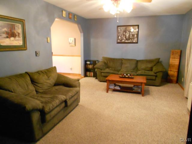 3920 Country Club Road Easton, PA 18045 - Photo 11 of 25 Living room