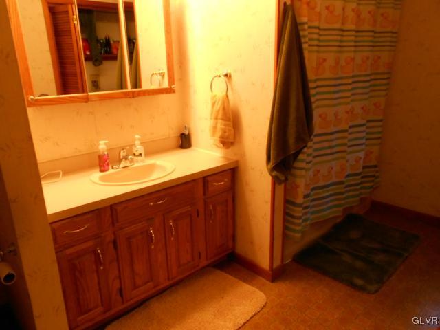 3920 Country Club Road Easton, PA 18045 - Photo 16 of 25 2nd fl full bath