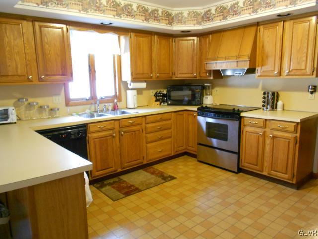3920 Country Club Road Easton, PA 18045 - Photo 5 of 25 kitchen