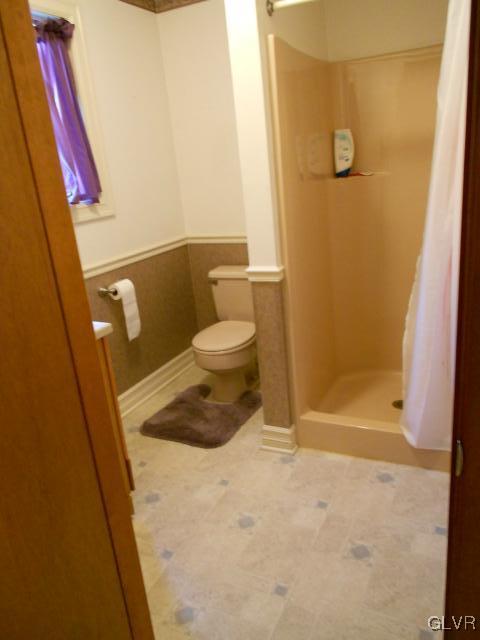 3920 Country Club Road Easton, PA 18045 - Photo 6 of 25 First floor full bath