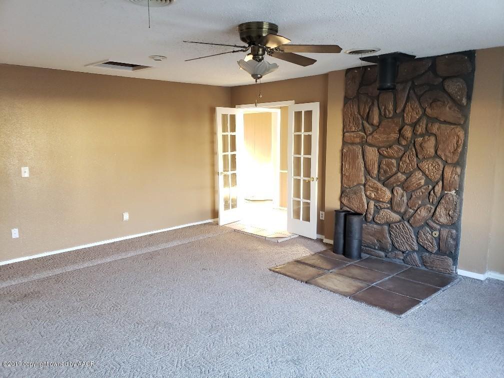 4402 Bowie Street Amarillo, TX 79110 - Photo 15 of 27 Den (2)