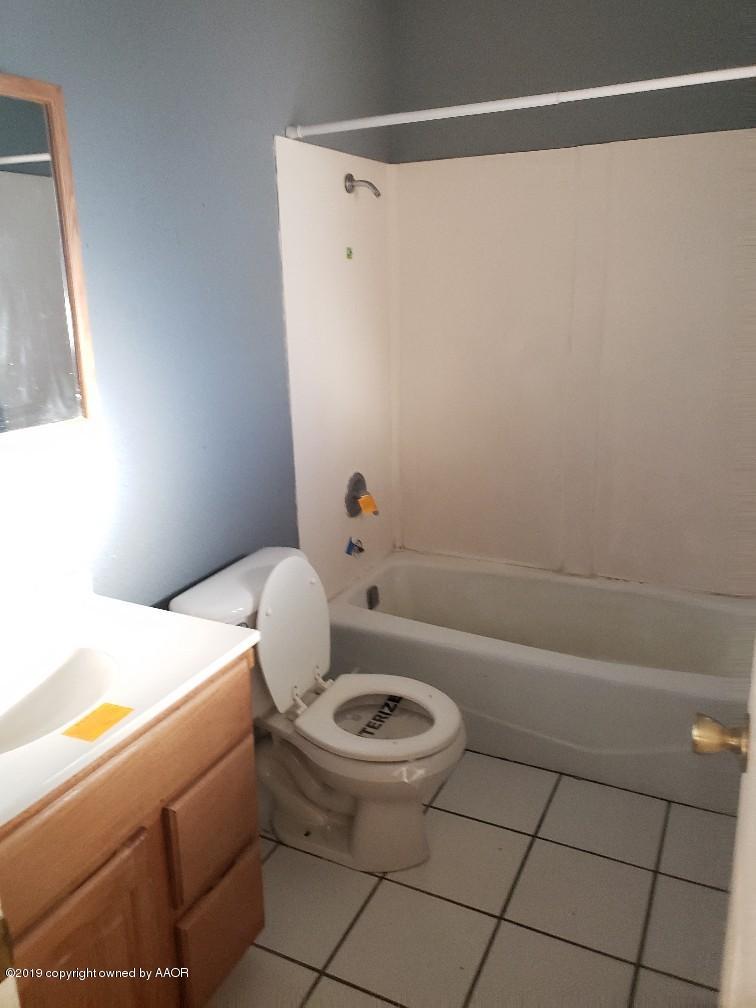 4402 Bowie Street Amarillo, TX 79110 - Photo 6 of 27 Bathroom (Master) (1)