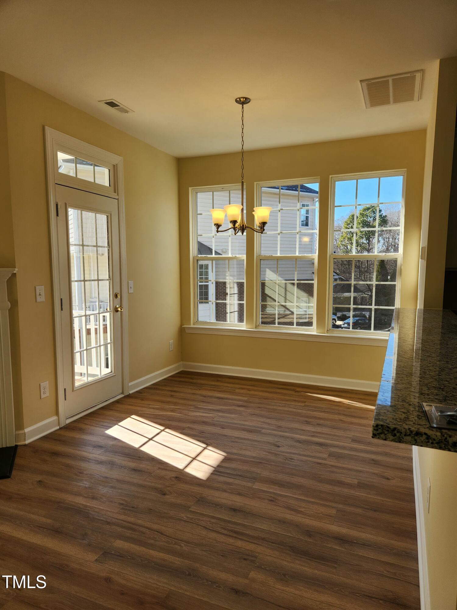 5409 Crescentview Parkway Raleigh, NC 27606 - Photo 11 of 46 Dining room