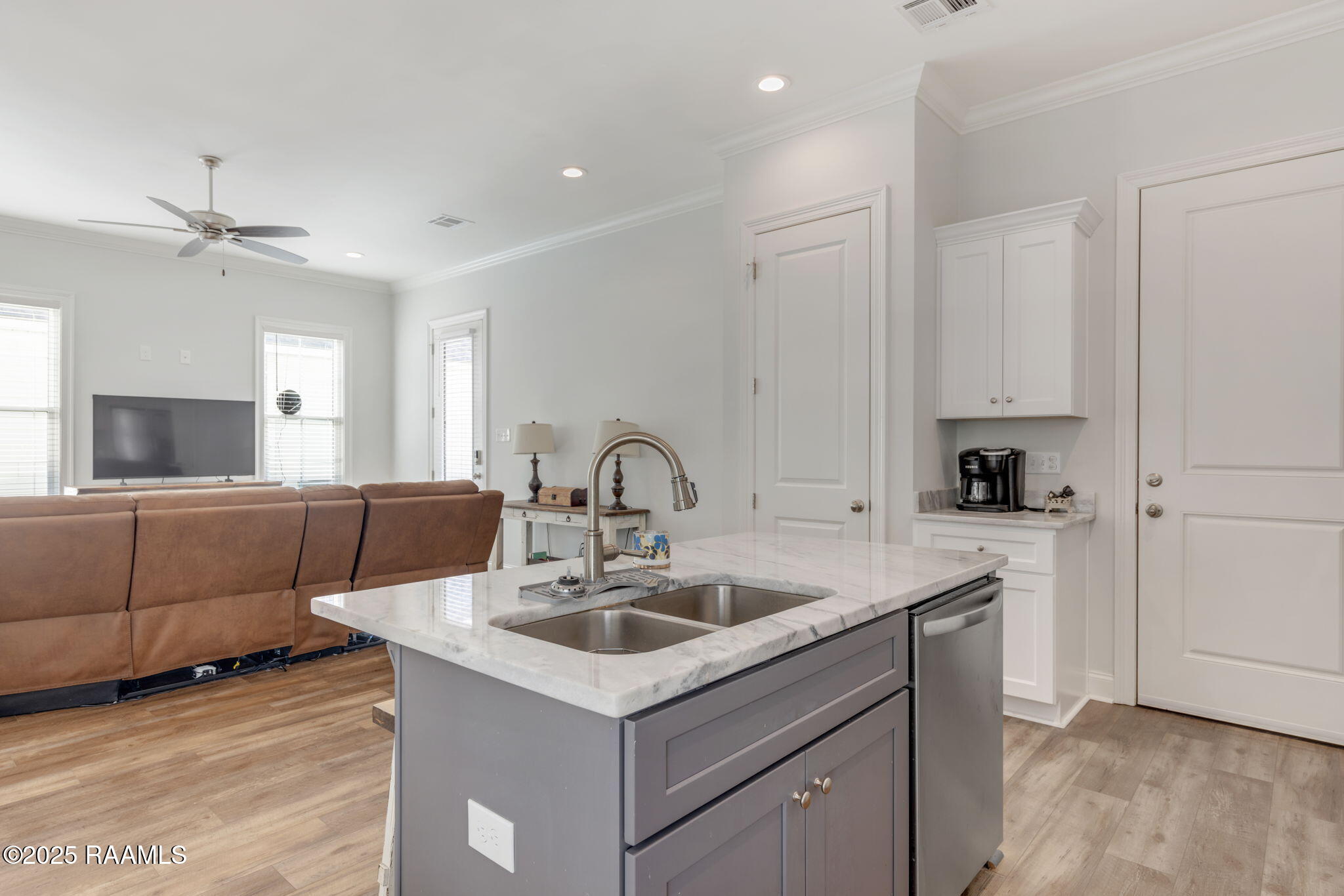 229 Alpine Drive Lafayette, LA 70506 - Photo 12 of 22 Kitchen Bar View 2
