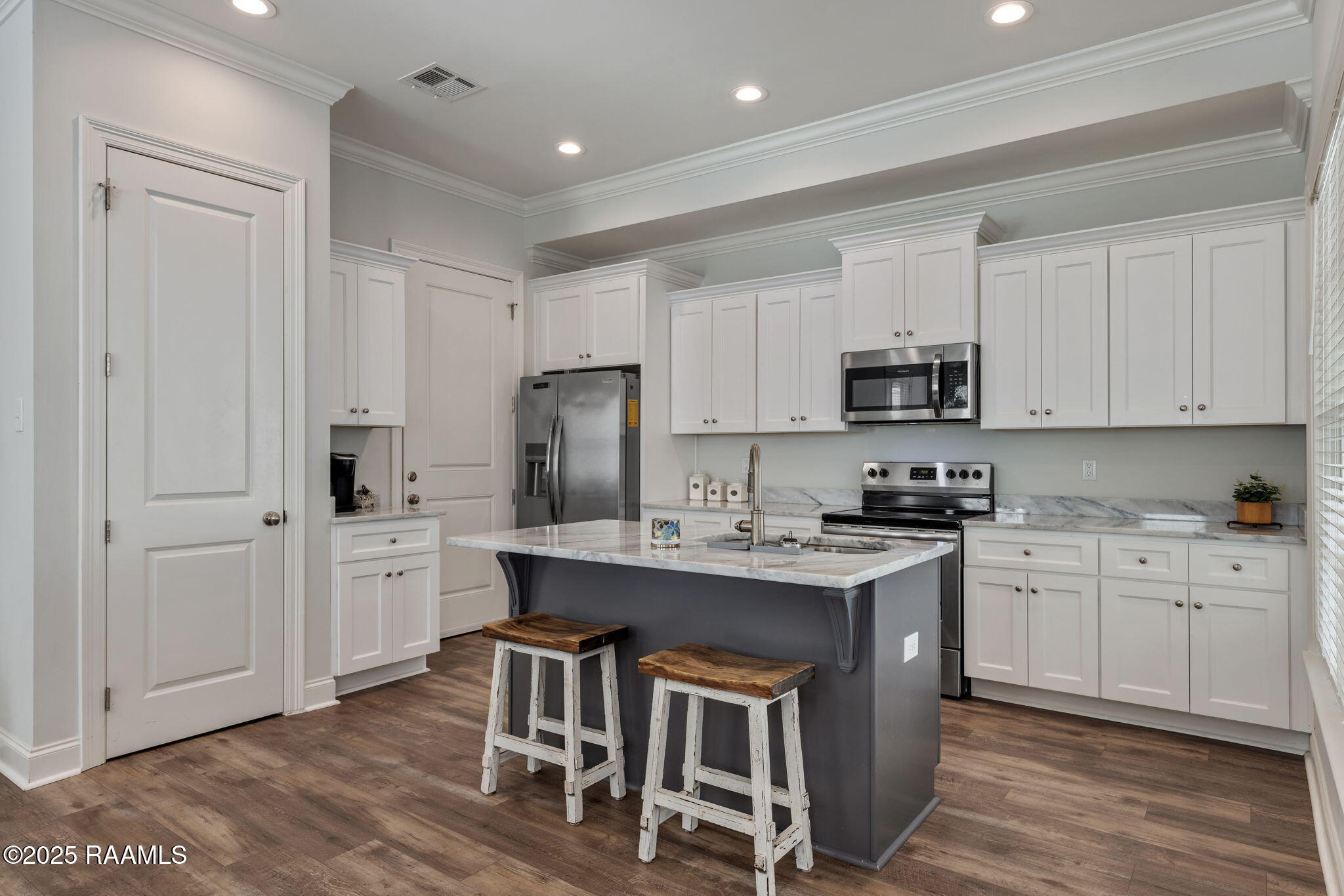 229 Alpine Drive Lafayette, LA 70506 - Photo 8 of 22 Kitchen View