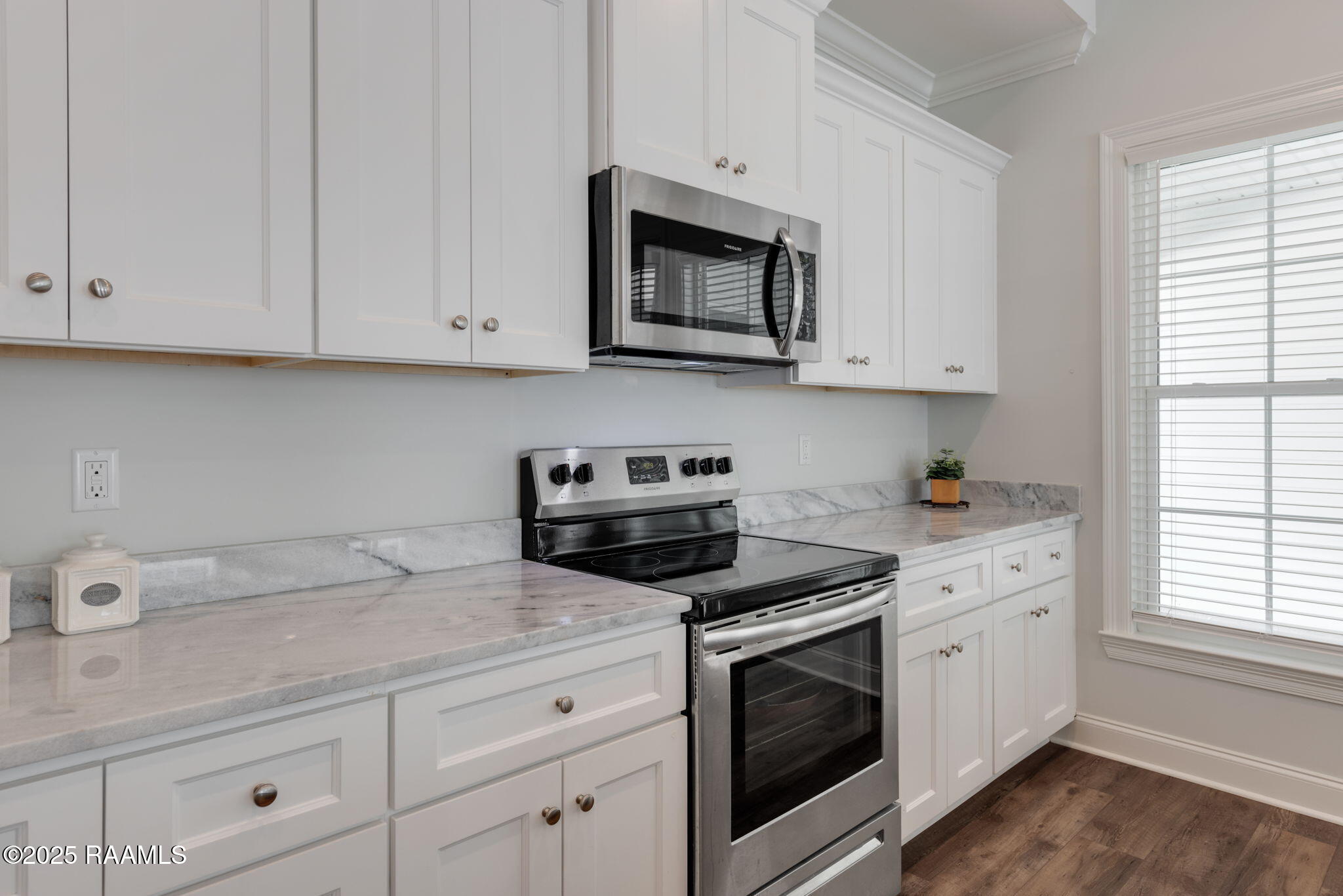 229 Alpine Drive Lafayette, LA 70506 - Photo 10 of 22 Kitchen View 3