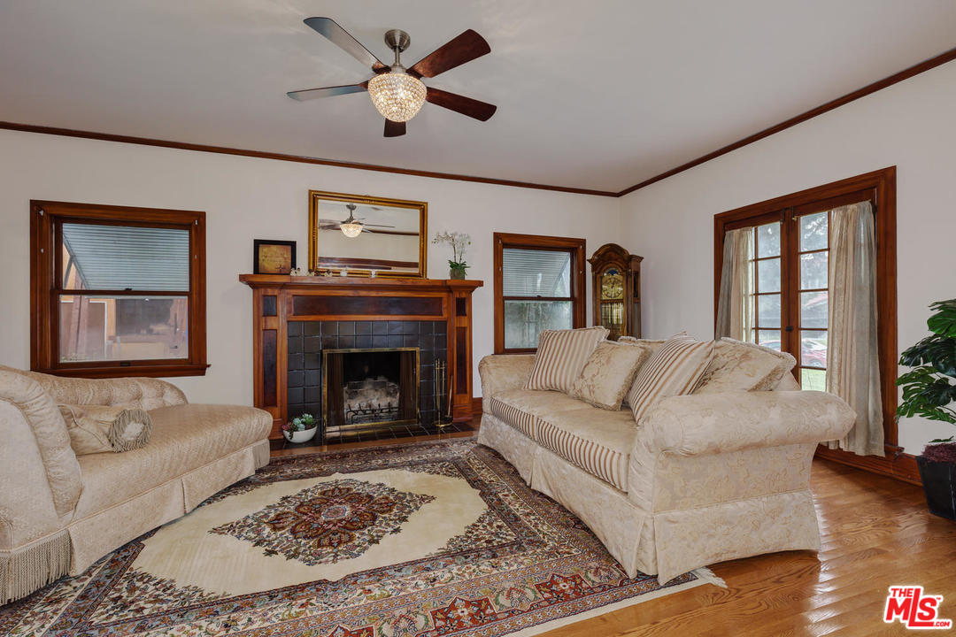1672 Buckingham Road Los Angeles, CA 90019 - Photo 3 of 8 Gallery Image 3