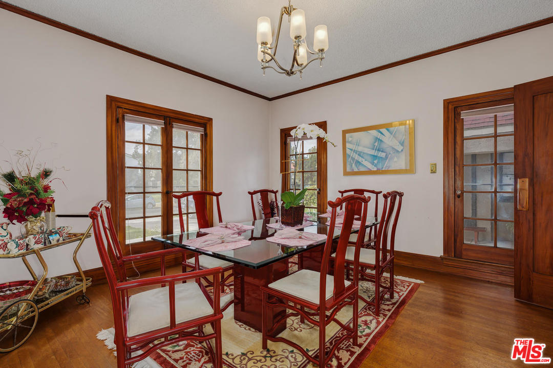 1672 Buckingham Road Los Angeles, CA 90019 - Photo 4 of 8 Gallery Image 4