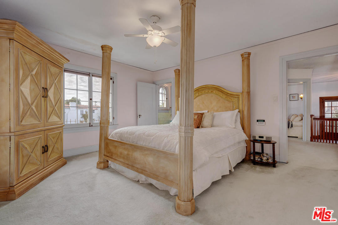 1672 Buckingham Road Los Angeles, CA 90019 - Photo 6 of 8 Gallery Image 6