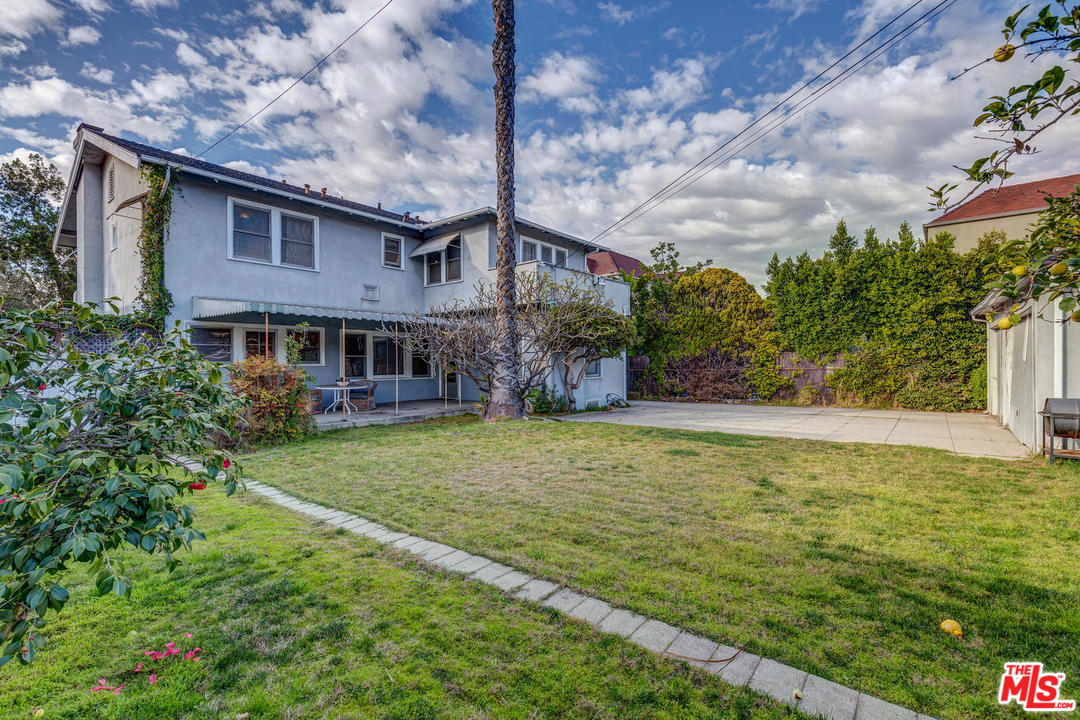 1672 Buckingham Road Los Angeles, CA 90019 - Photo 8 of 8 Gallery Image 8