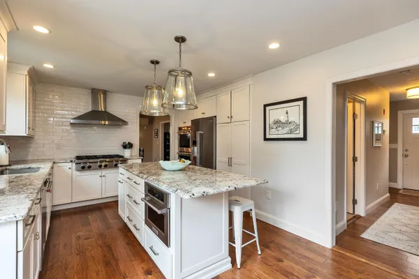 $899,900 | 7 Kent Street, Windham, NH 03087