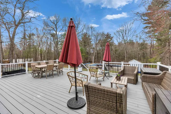 $899,900 | 7 Kent Street, Windham, NH 03087