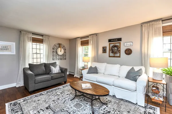 $899,900 | 7 Kent Street, Windham, NH 03087