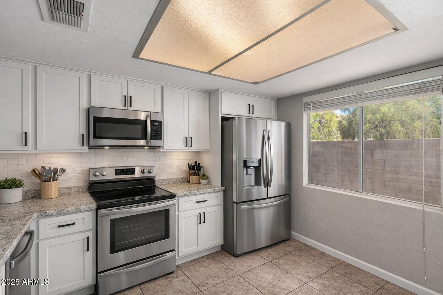 15601 North 27th Street, Unit 33 Phoenix, AZ 85032 - Photo 11 of 23 a kitchen with a refrigerator stove and microwave