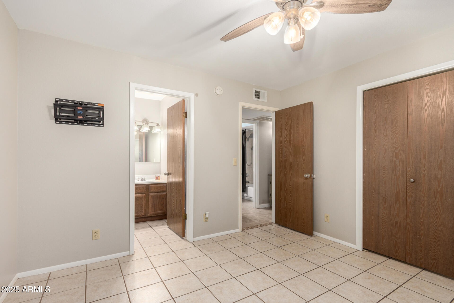 15601 North 27th Street, Unit 33 Phoenix, AZ 85032 - Photo 15 of 23 a view of a kitchen with a sink