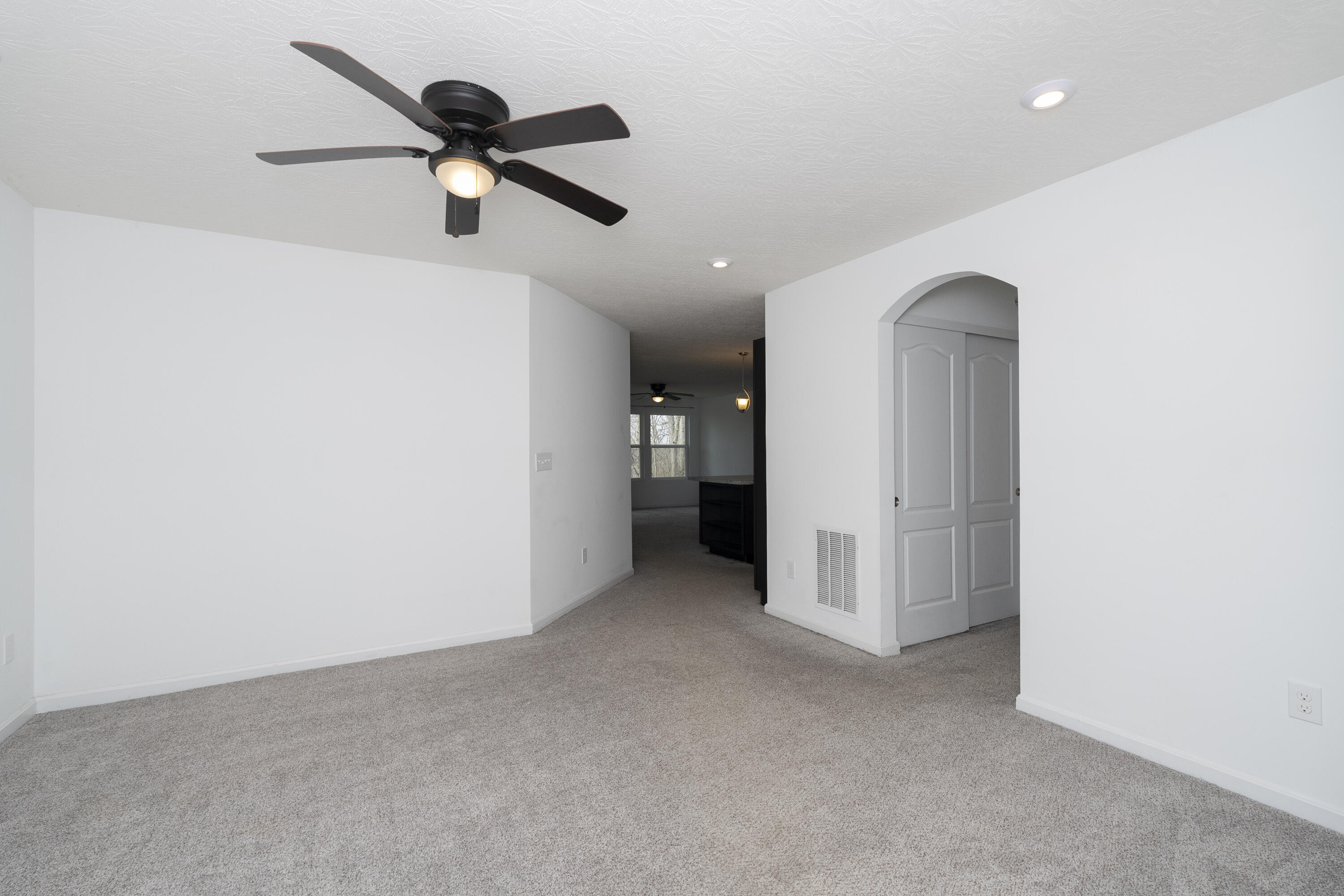 2265 Piazza Ridge Covington, KY 41017 - Photo 3 of 23 Gallery Image 3