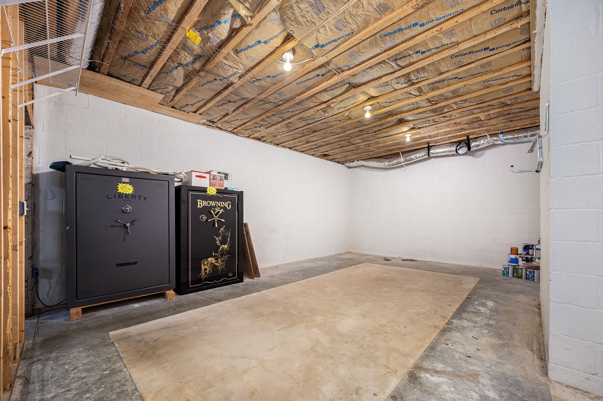 255 Parks Drive Normandy, TN 37360 - Photo 50 of 82 a view of a big room with closet