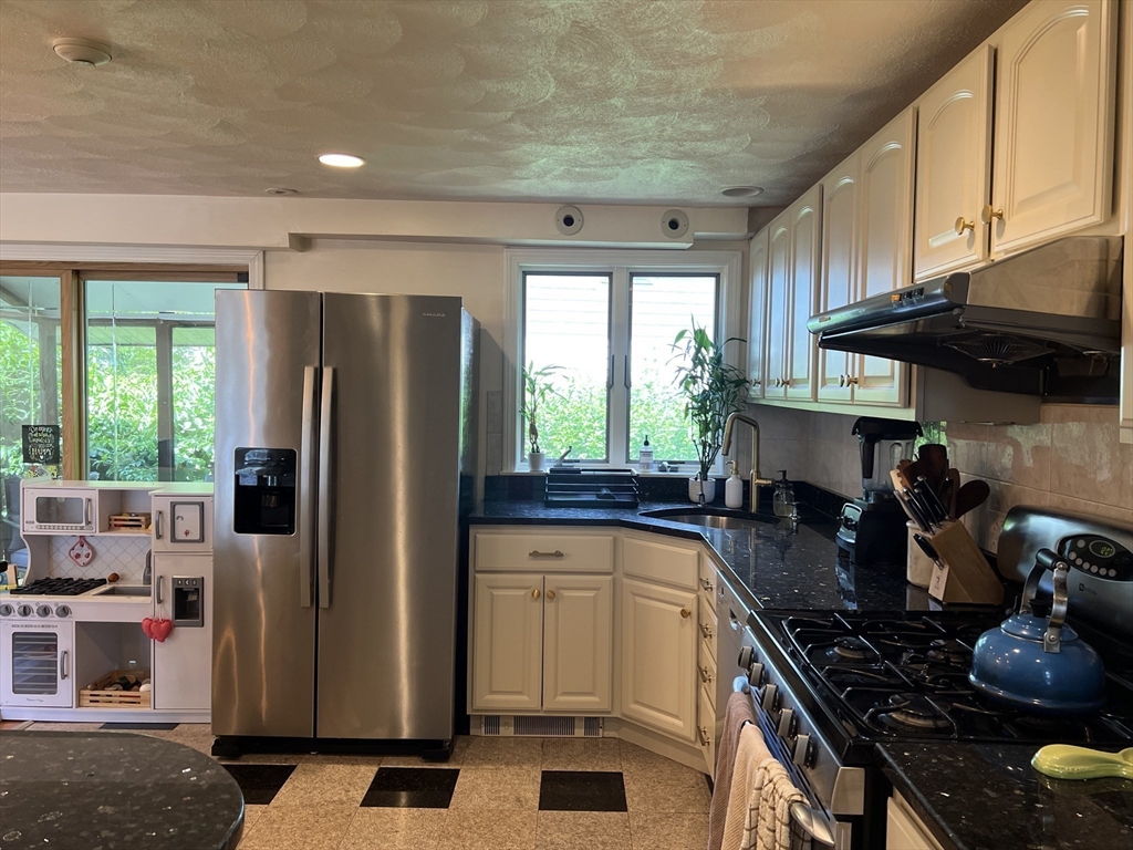 11 Garrison Road, Unit 1 Arlington, MA 02474 - Photo 4 of 42